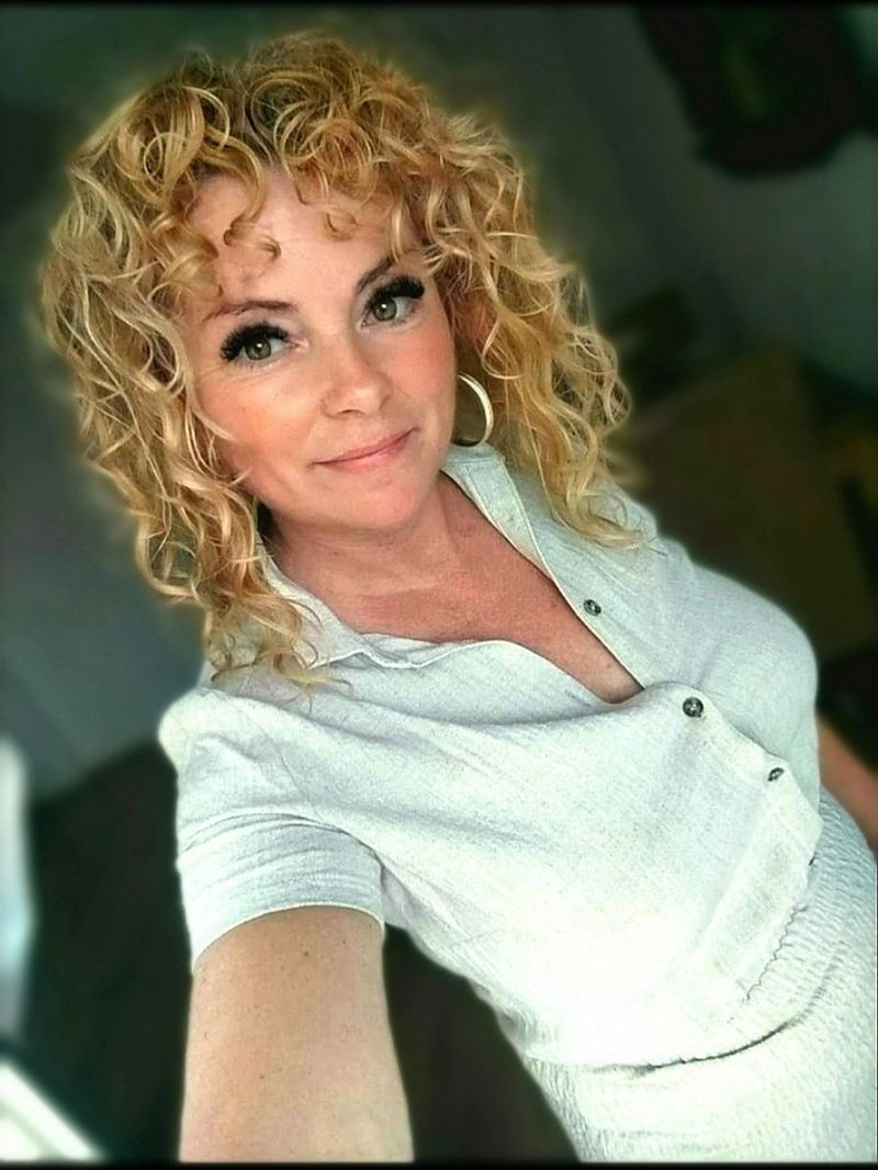 Ewa, 47
