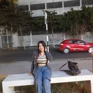 María, 23