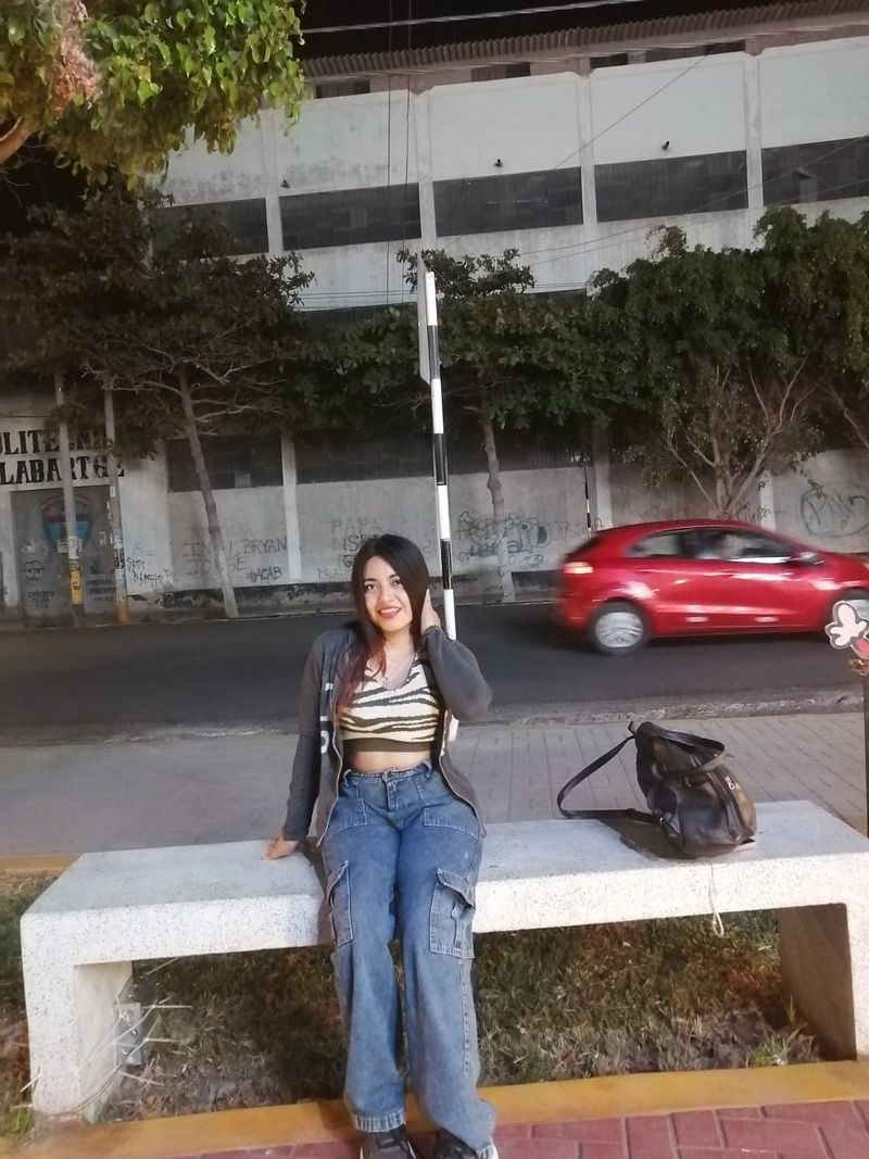 María, 23