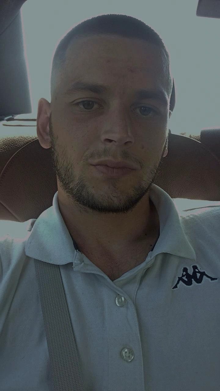 Андрій, 26
