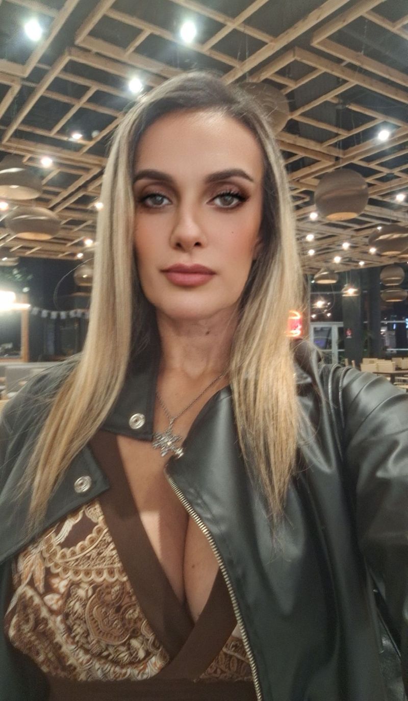 Leticia, 47