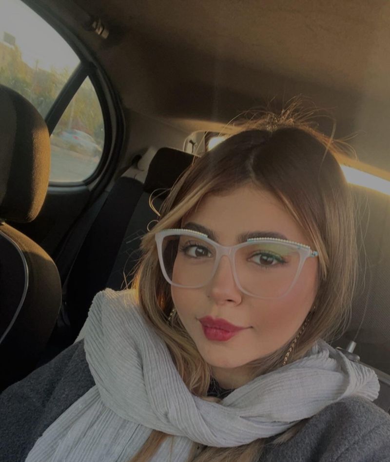 Zahra, 25