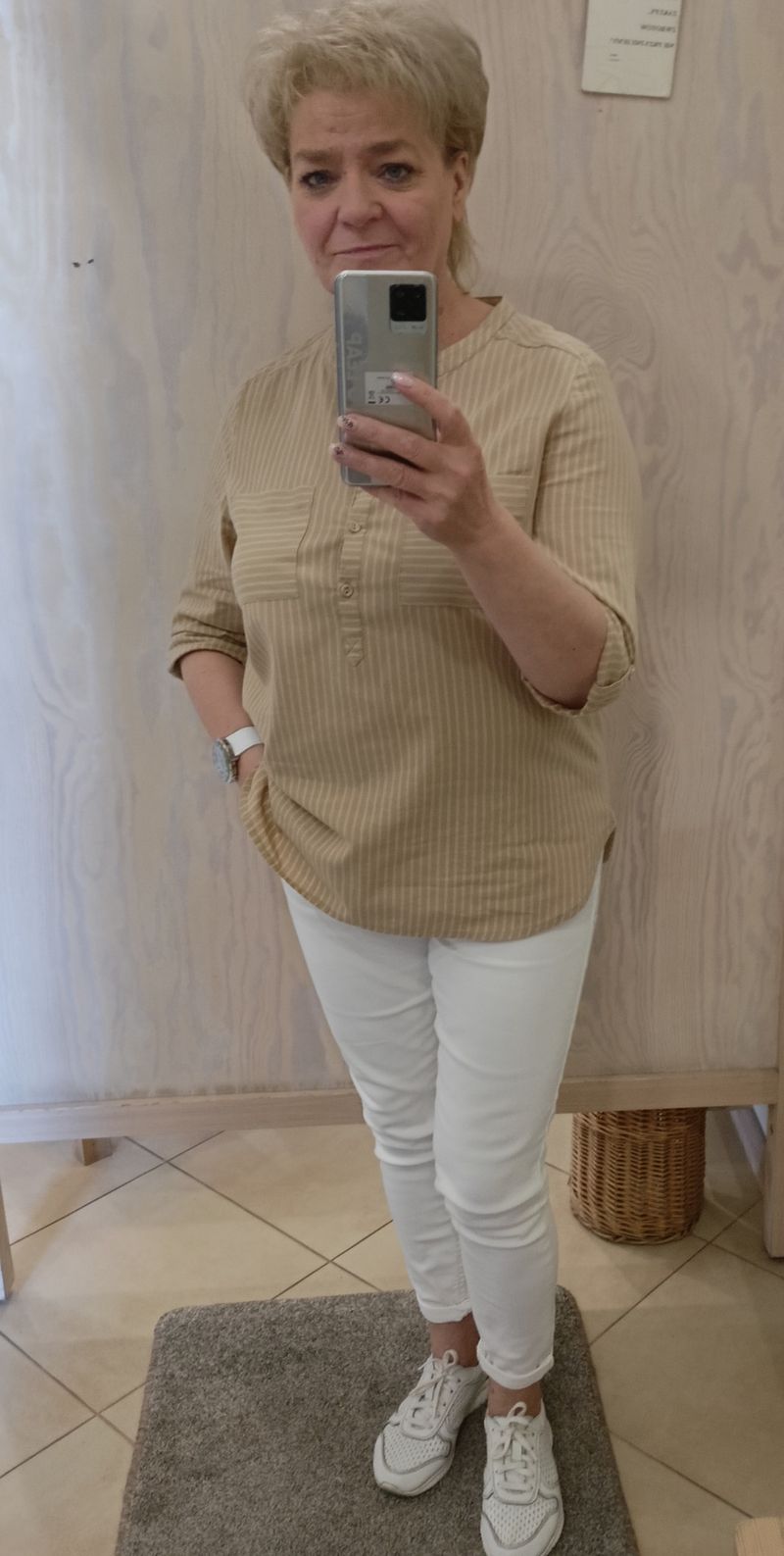 Ewa, 60