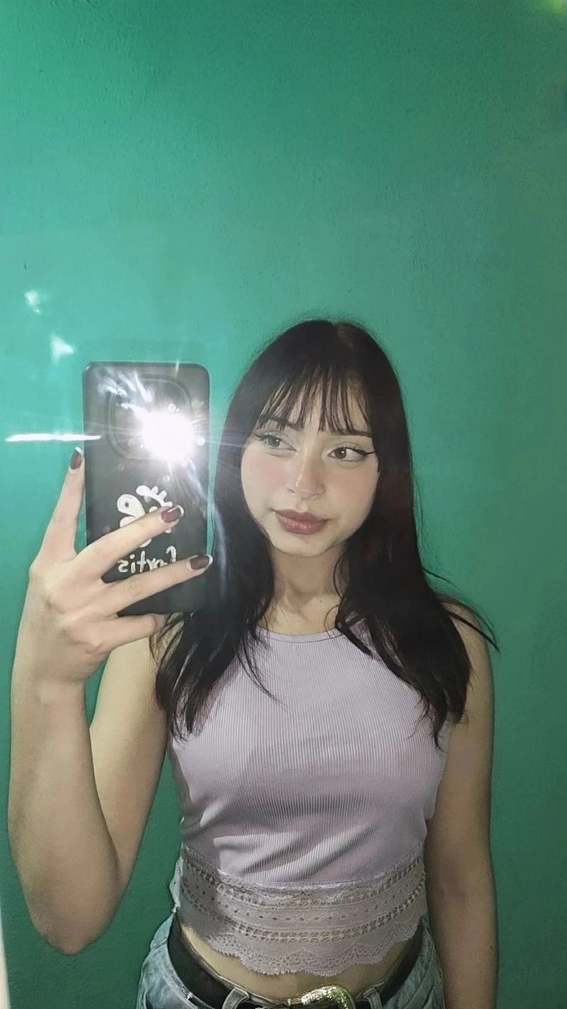 Sindy, 21