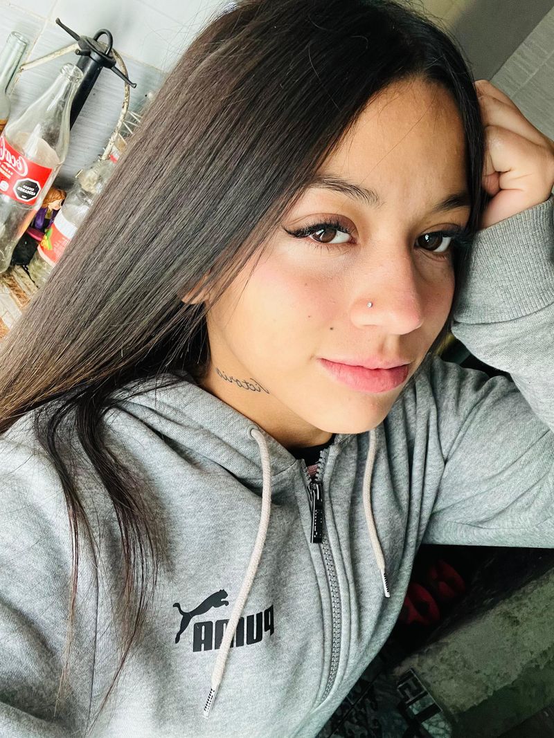 Valentina Rey, 18