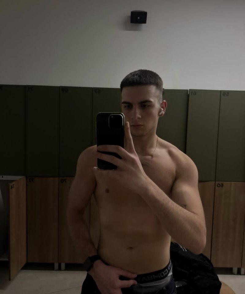 Андрій, 24