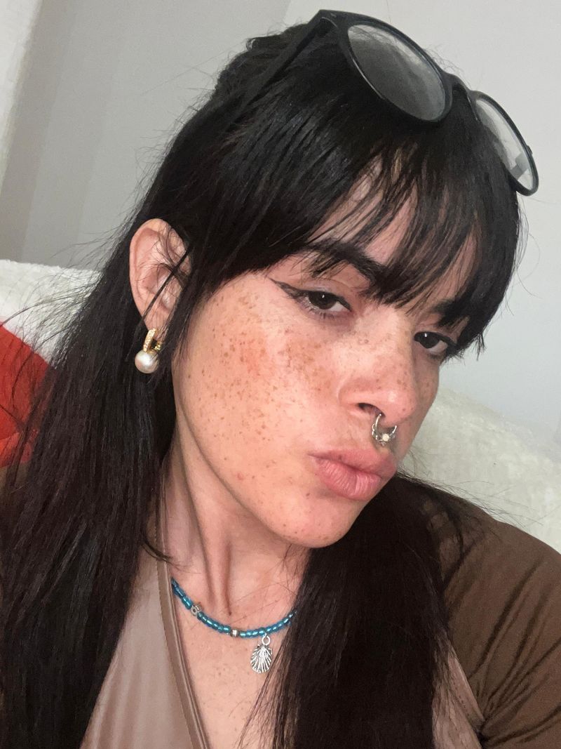 Yenni, 22