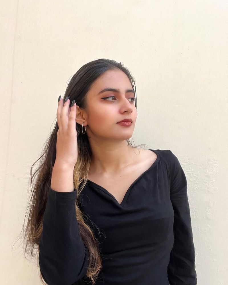 Divya Sharma, 22