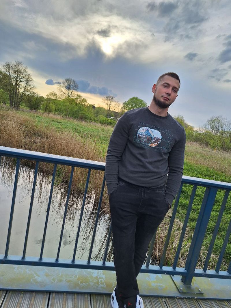 Dima, 28