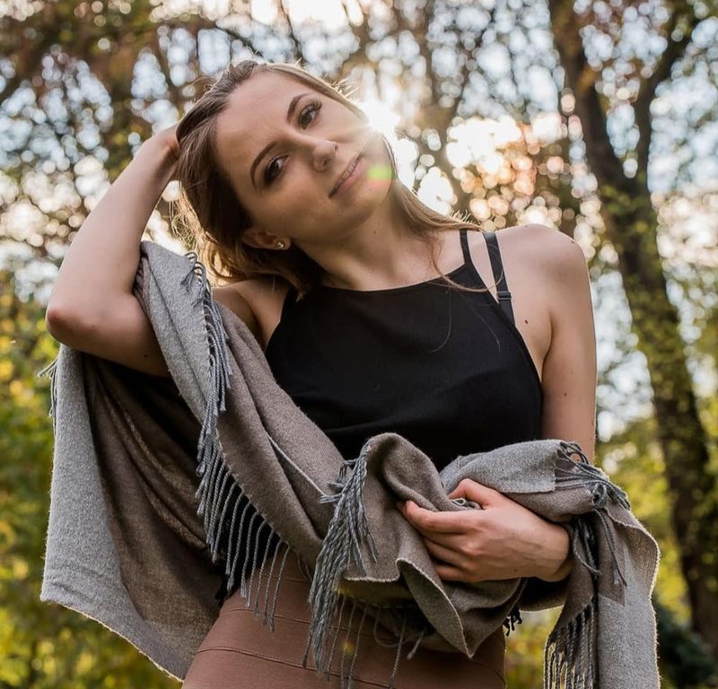 Dominika, 26
