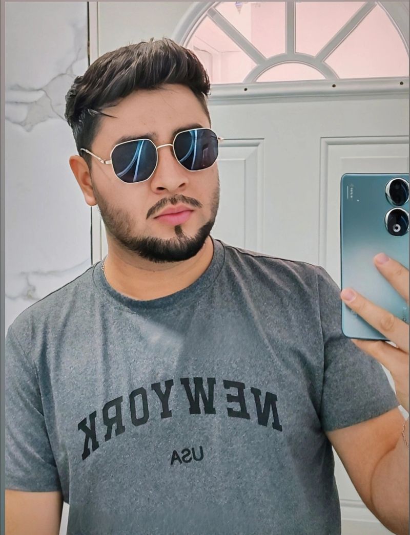 Luis Angel, 29