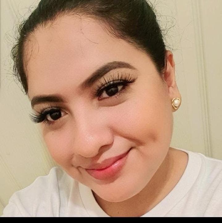 Kenia Bravo, 32