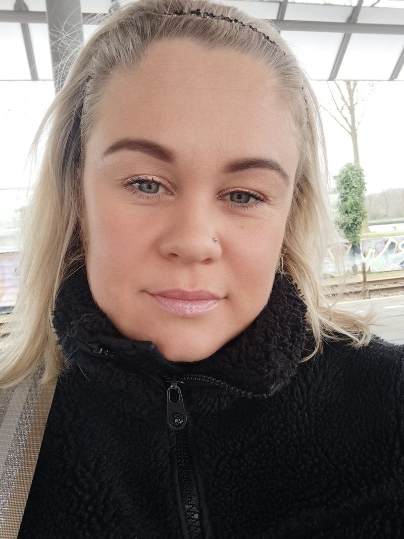 Monika, 38