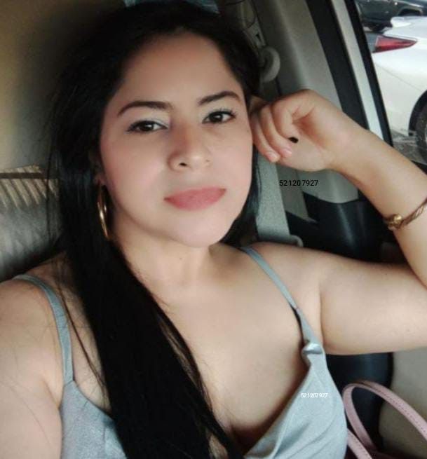 Camila, 37