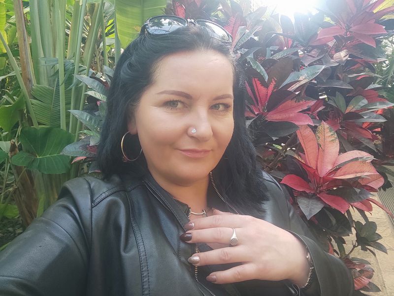 Anna, 43