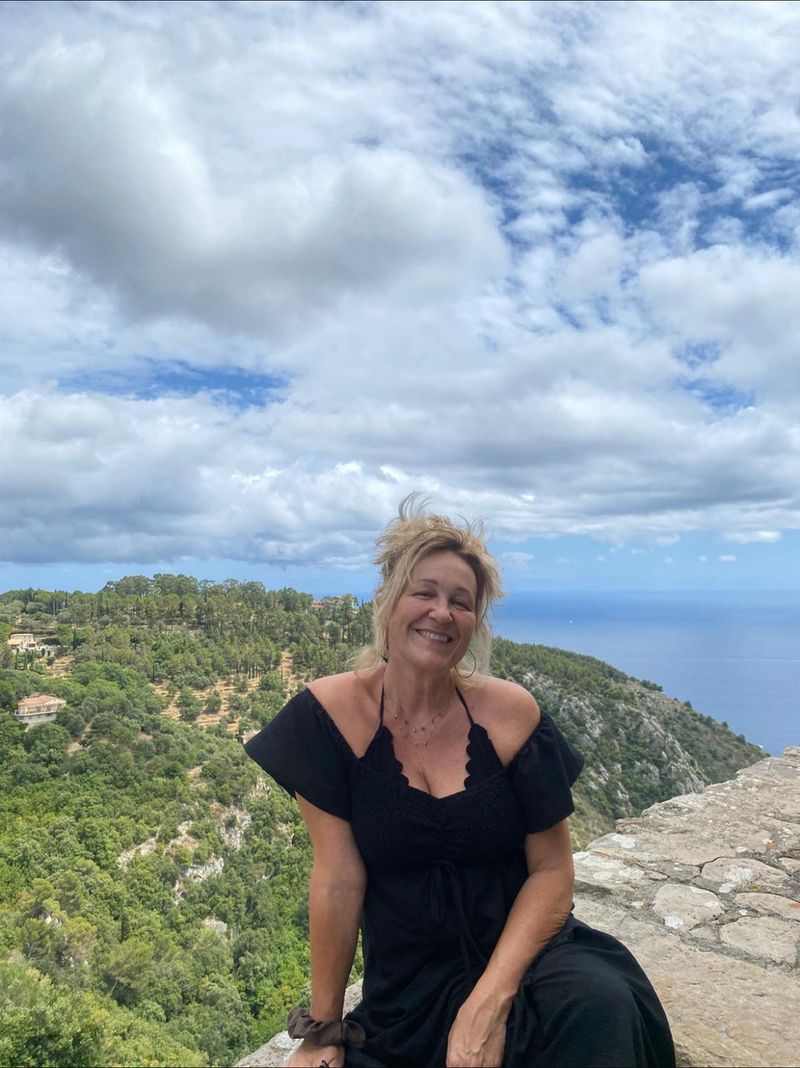 Sandrine, 54