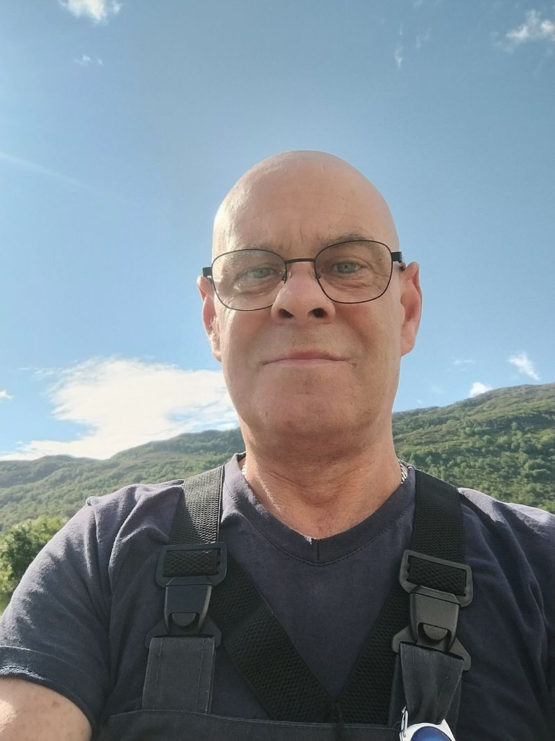 Dariusz, 56