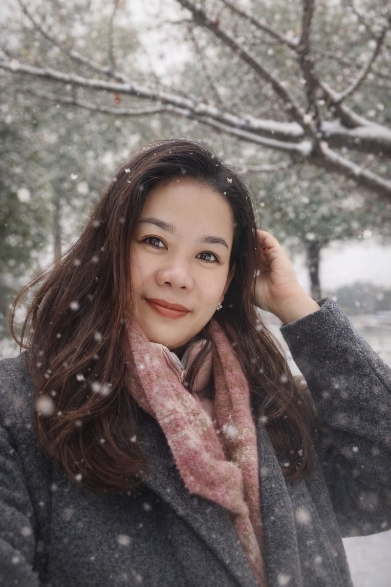 Nina, 33