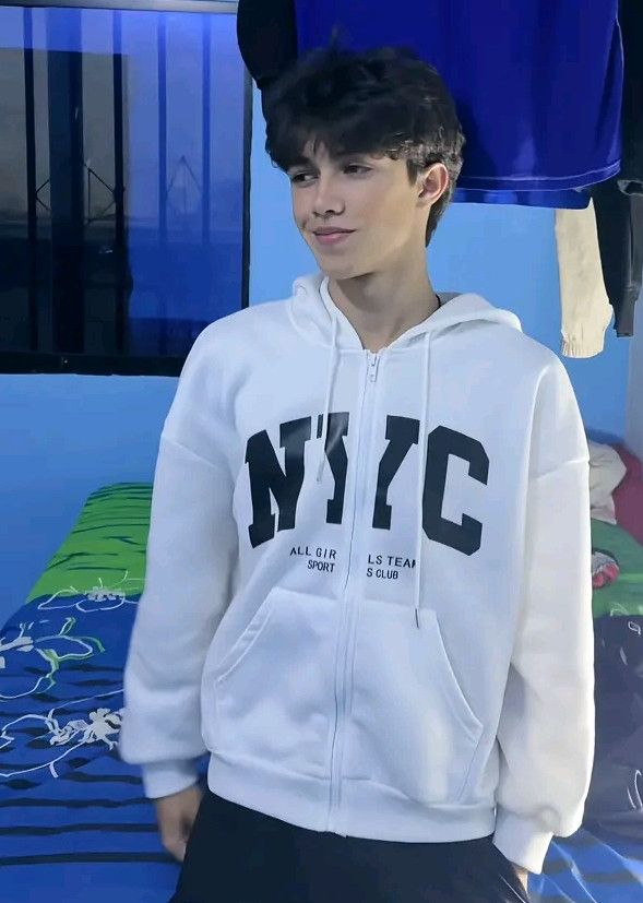 Yunior, 18