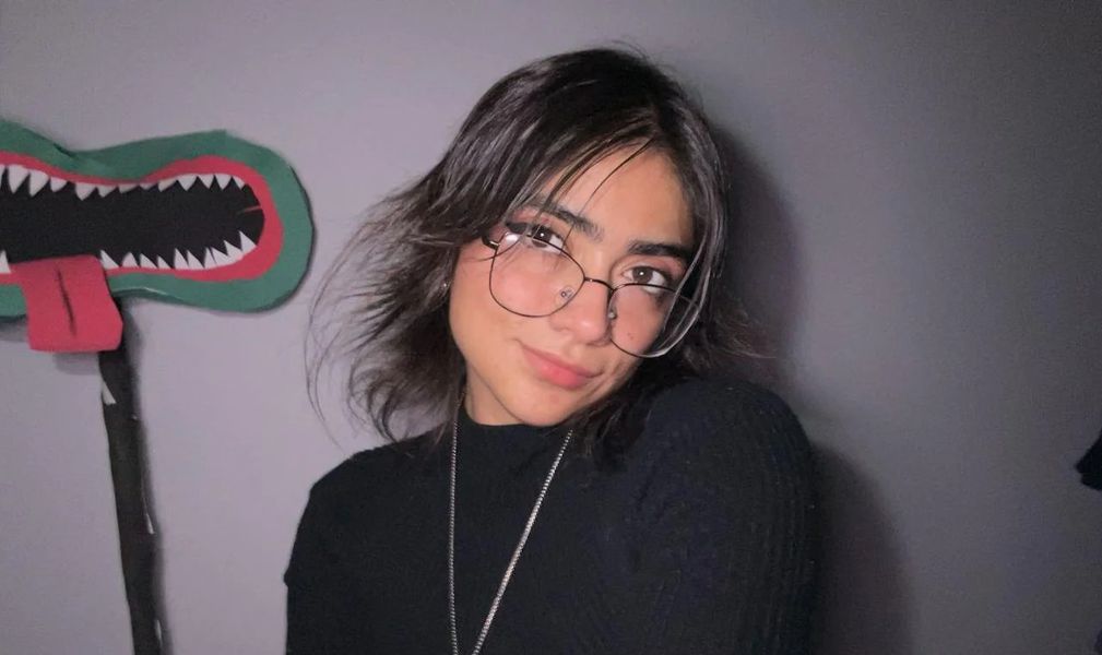 Dayana, 19