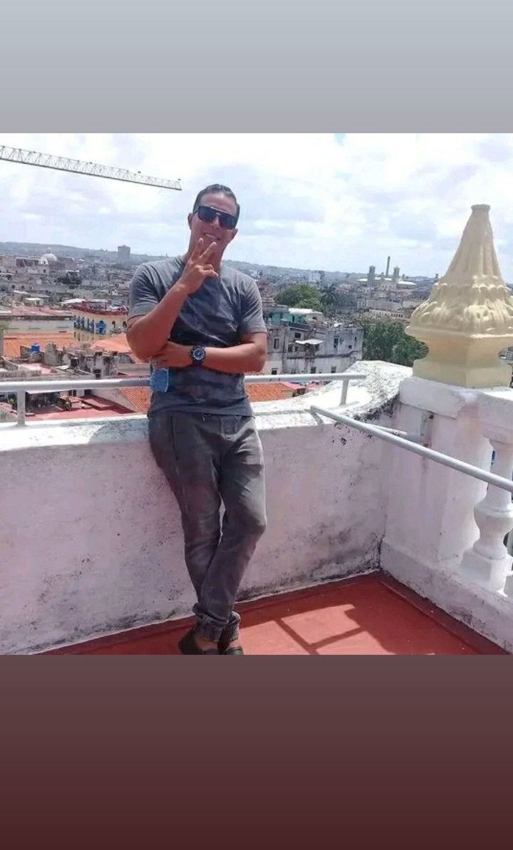 Alejandro, 40