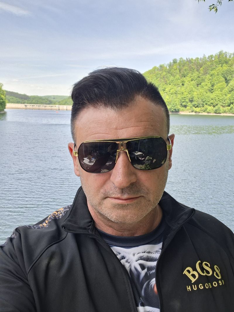 Nieznajomy, 52
