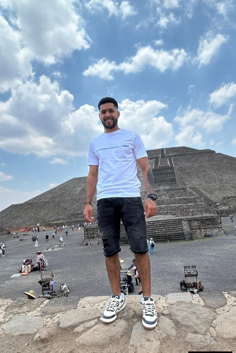 Walter, 32