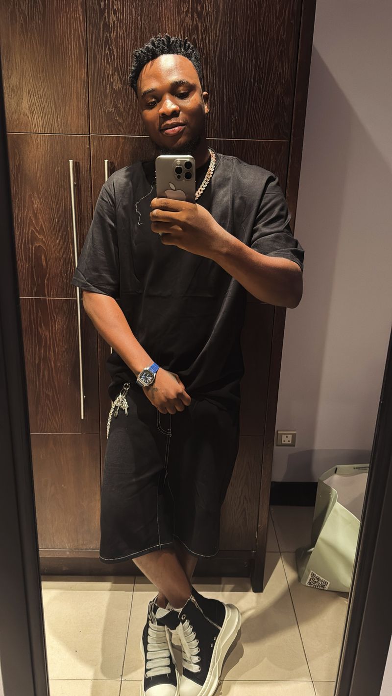 Larz, 24