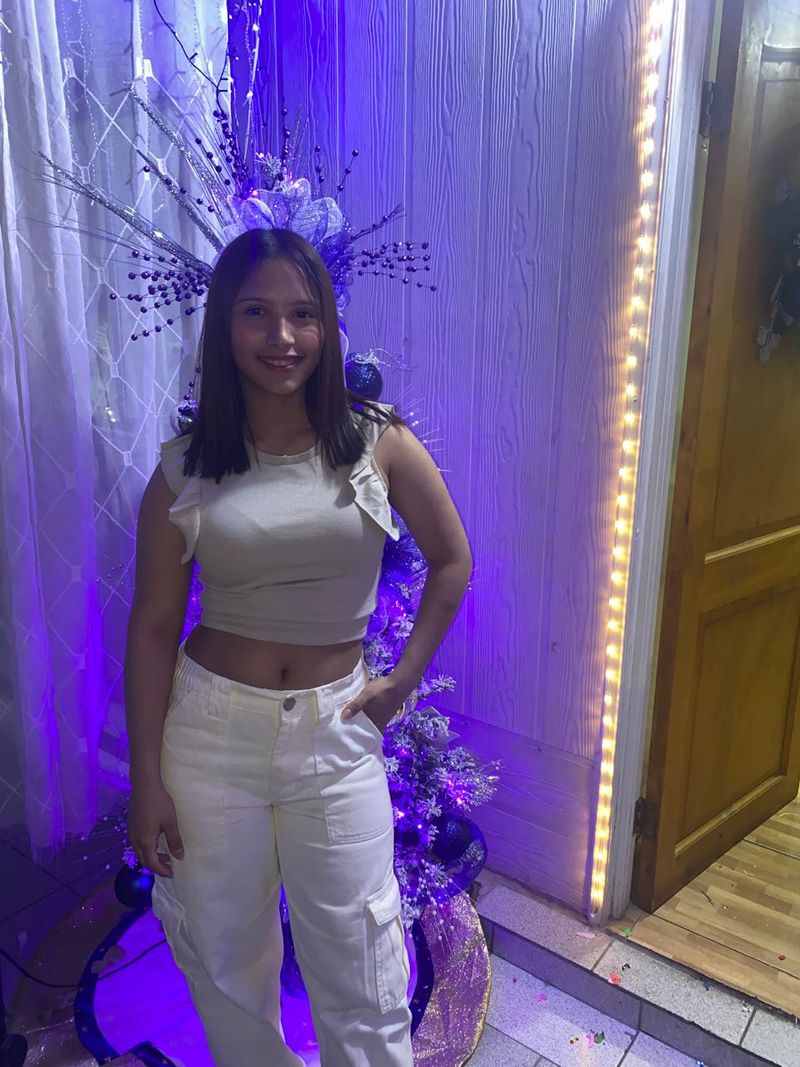 Andrea, 19