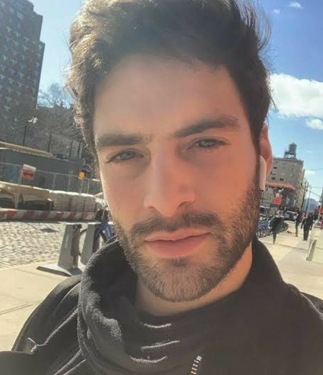 Alex, 34