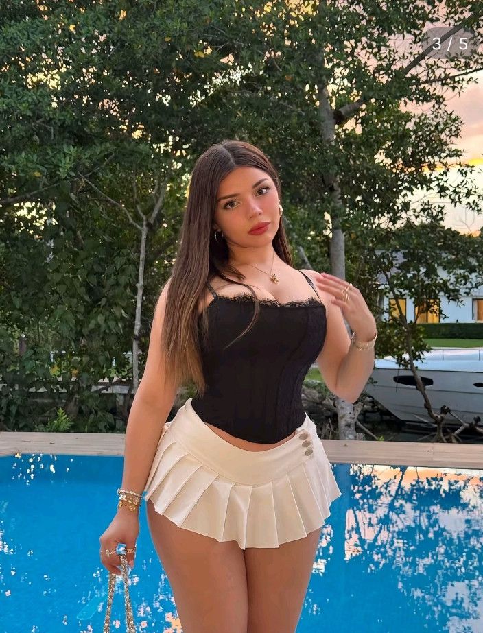 Yoselin, 24