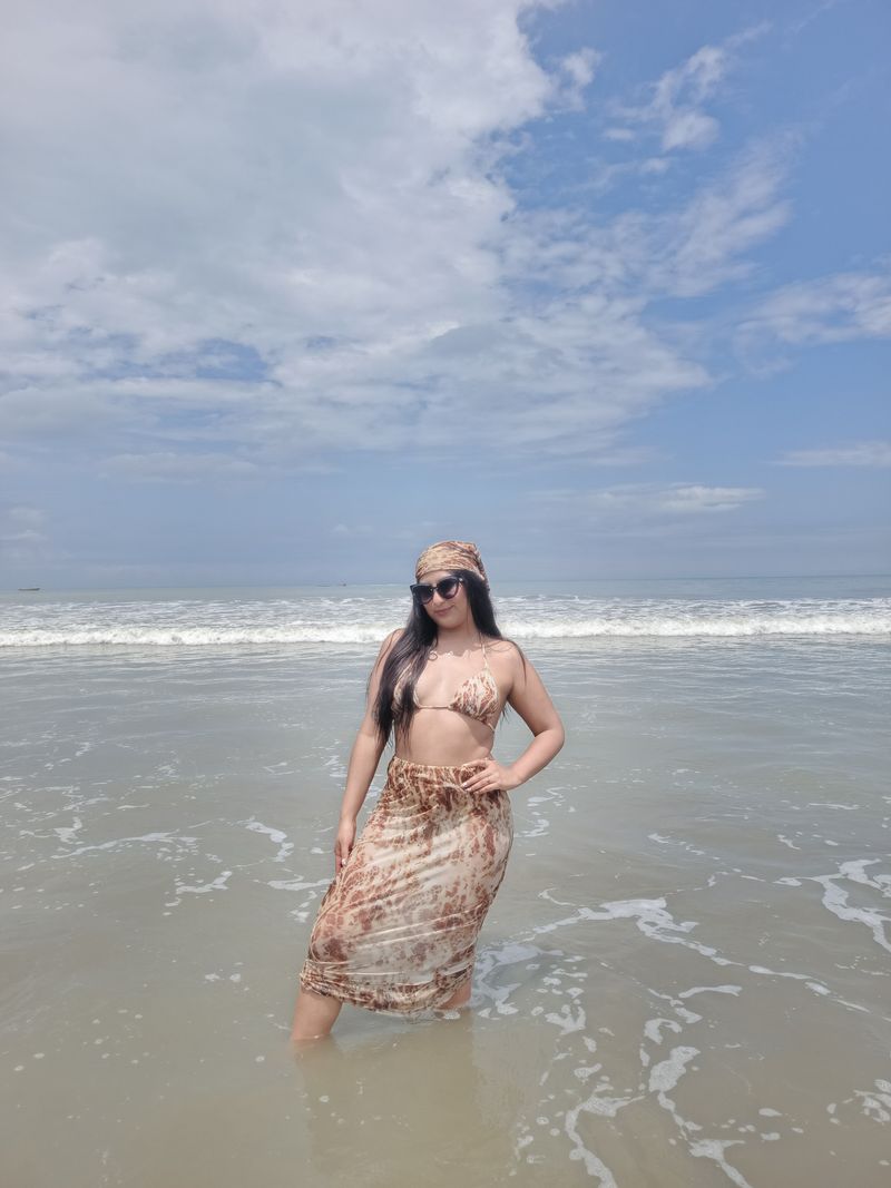 Alexandra, 26