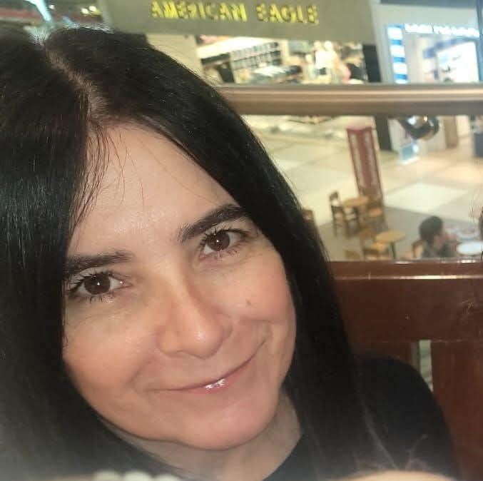 Raquel, 47