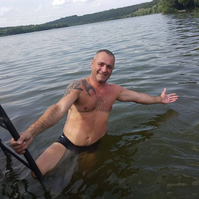 Dimon, 48