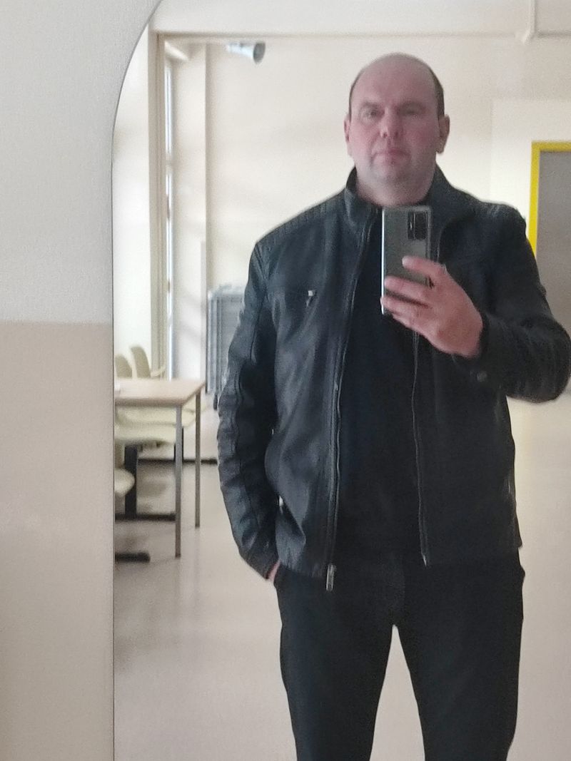 Mariusz, 51