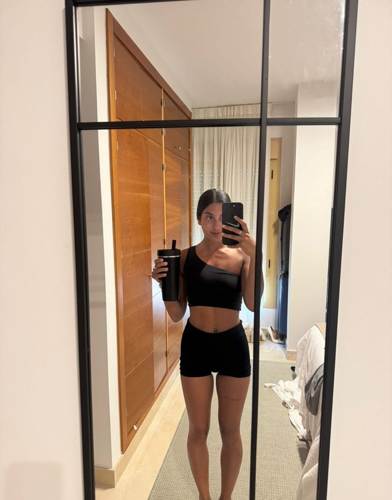 Aria, 25