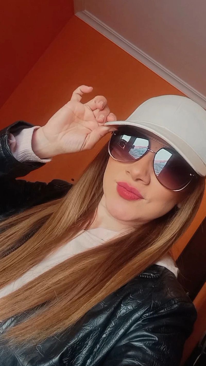 Monica, 48