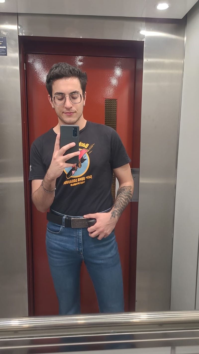 Manuel, 25