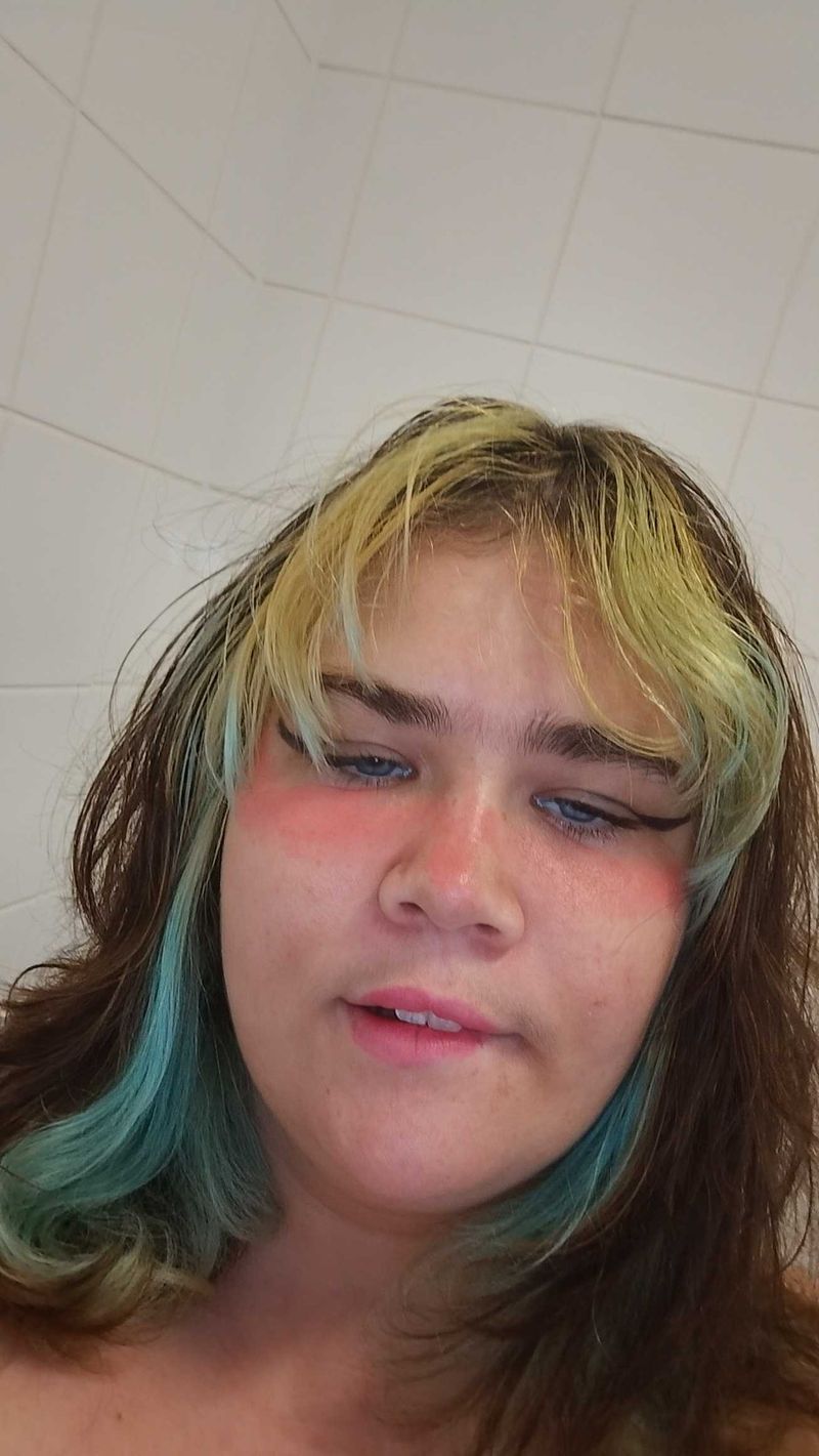 Zaliah, 18