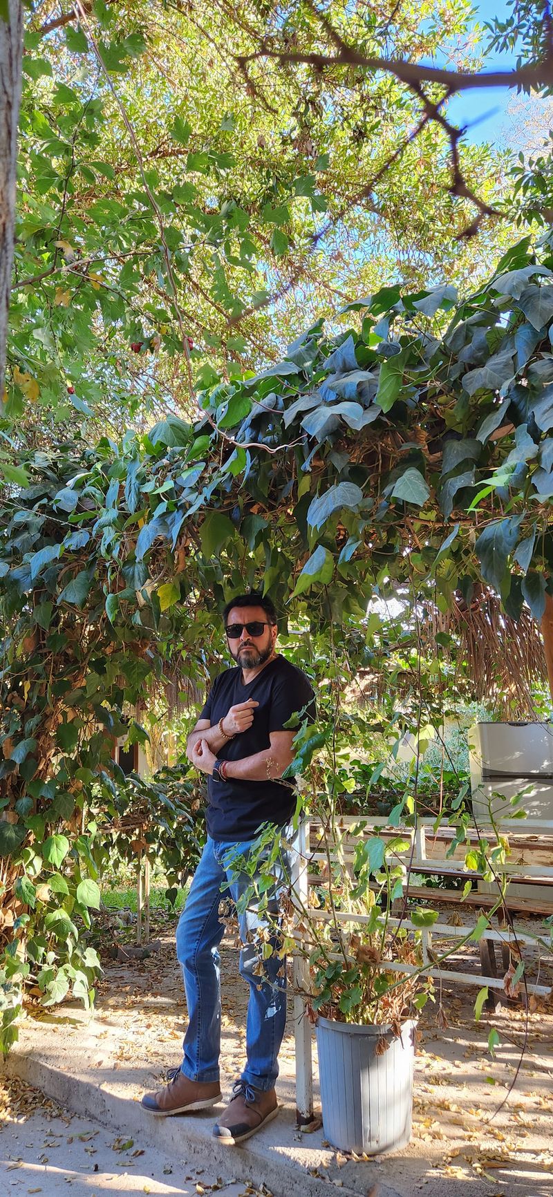 Esteban, 54