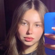 Laura, 20