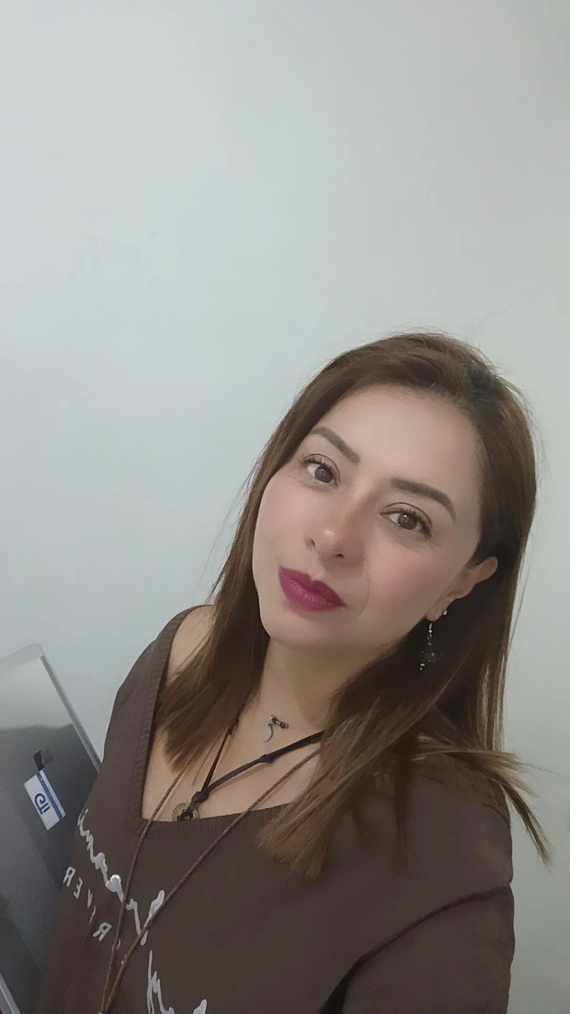 Claudia, 51
