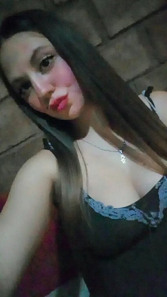 Claudia, 28