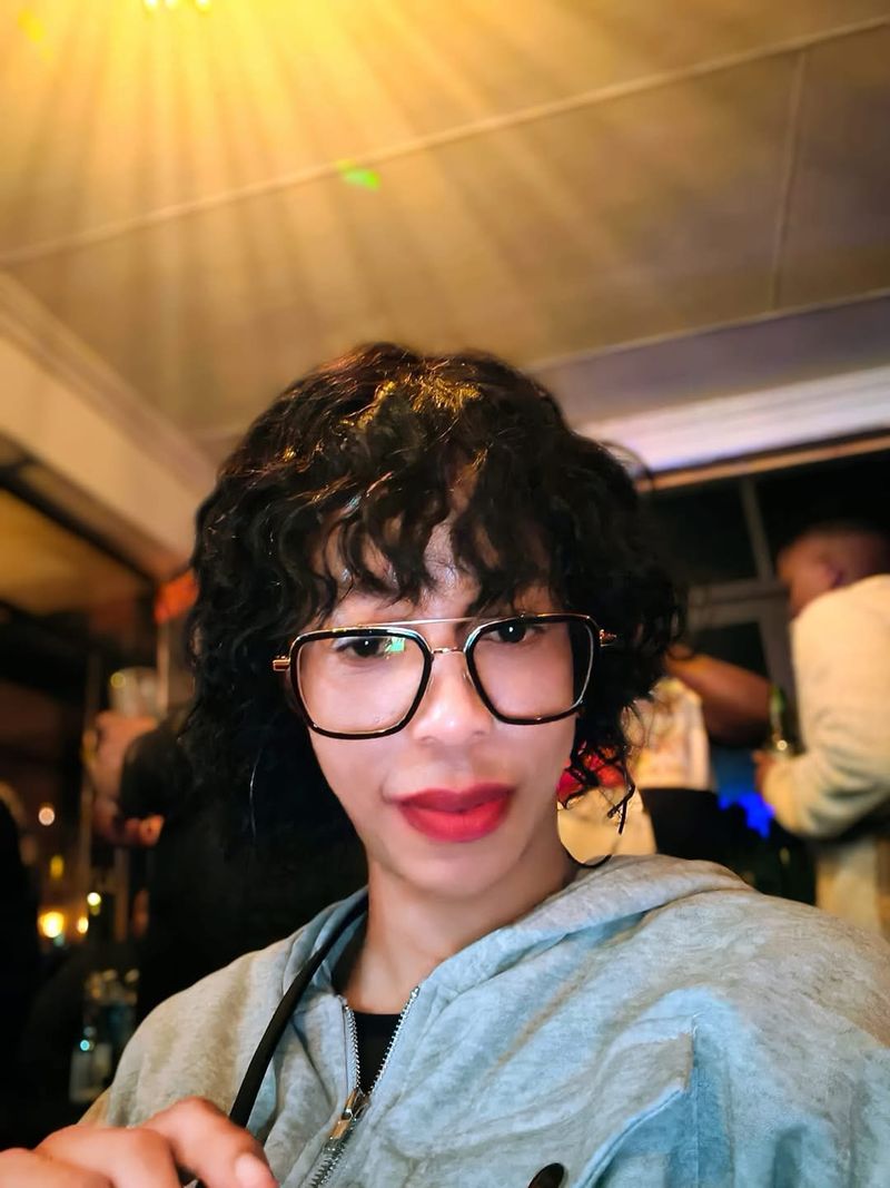 Sarah, 43