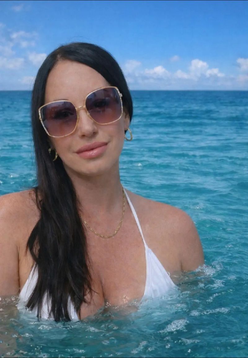 Valerie, 42