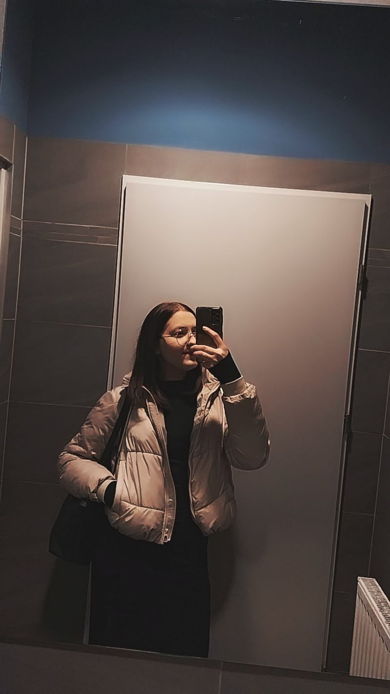 Nikola, 21