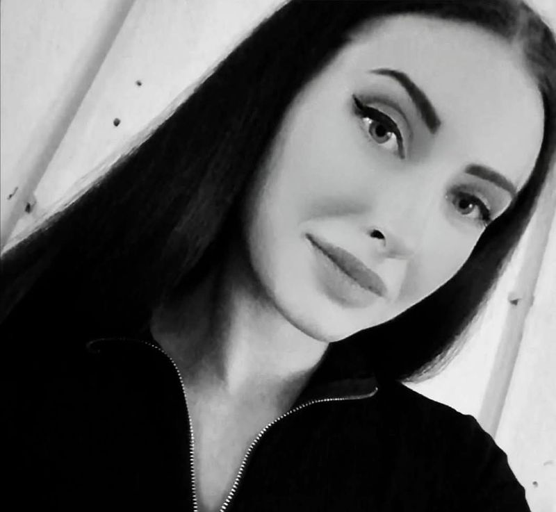 Anna, 26