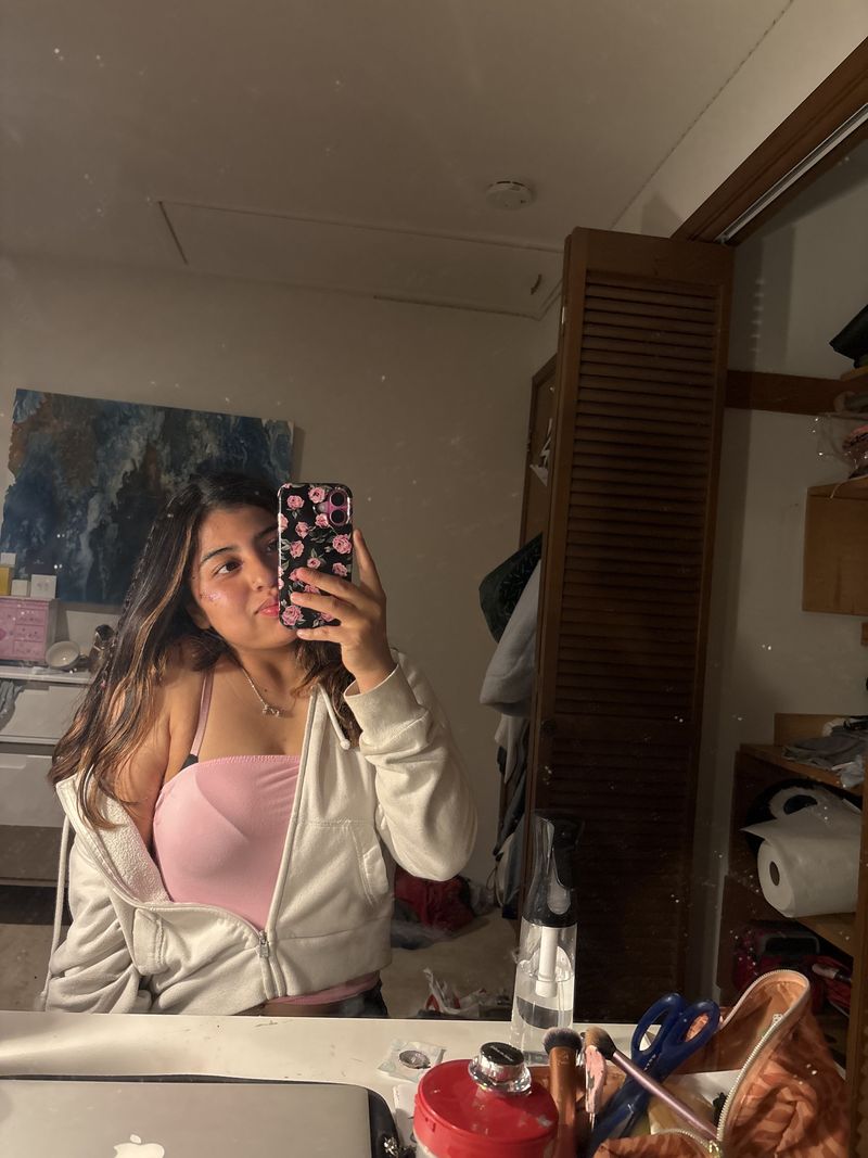 Alexandra, 21