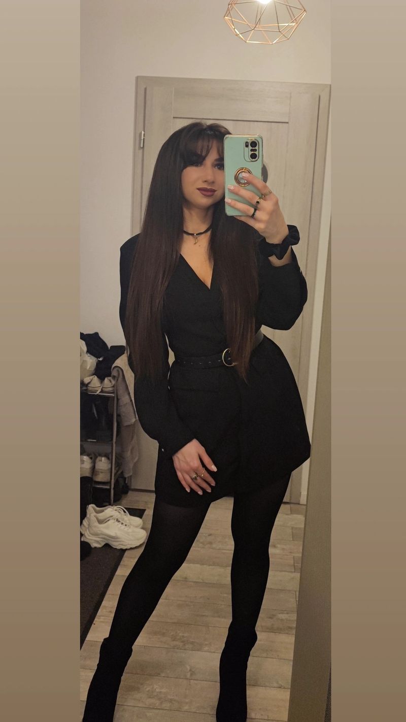 Paula, 32