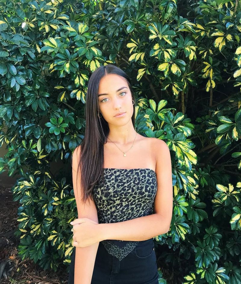 Valentina, 26
